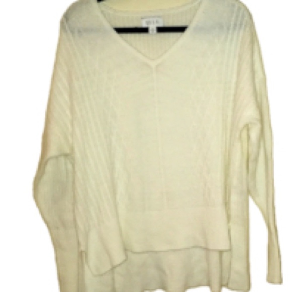 ELLE Cream Sweater with cable detail and high-low side split